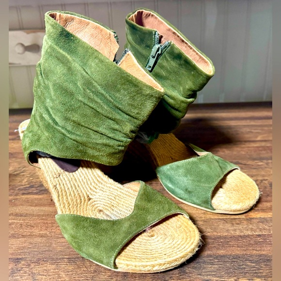 Eric Michael Olive Green Suede Espadrille Sandals Size 39 9 - Picture 1 of 13